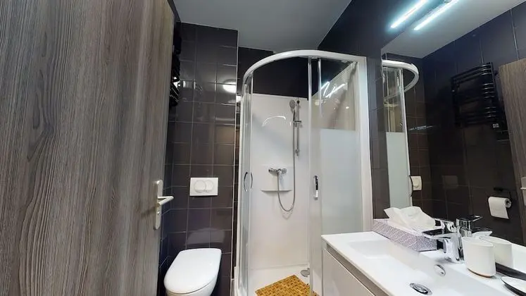 Standard Stüdyo, Banyolu/Duşlu (La Lagune)