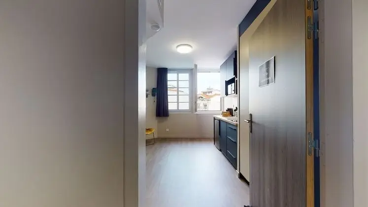 Stüdyo, Banyolu/Duşlu (L'Île aux Oiseaux)