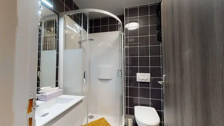 Stüdyo, Banyolu/Duşlu (L'Île aux Oiseaux)