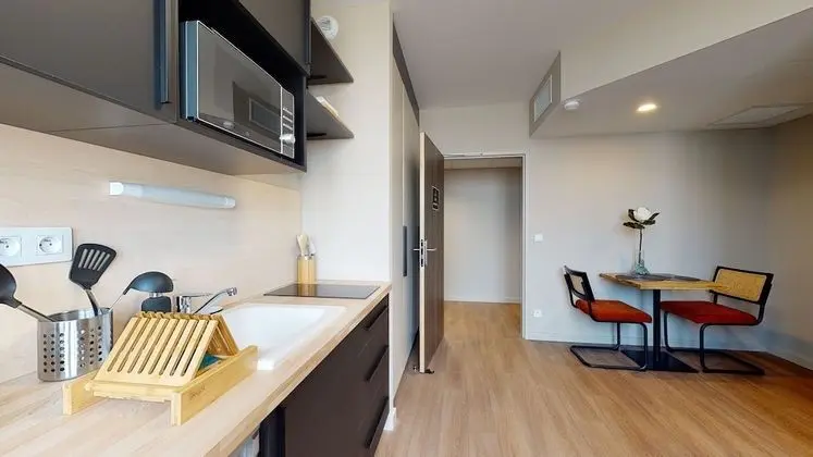 Stüdyo, Banyolu/Duşlu (L'Île aux Oiseaux)