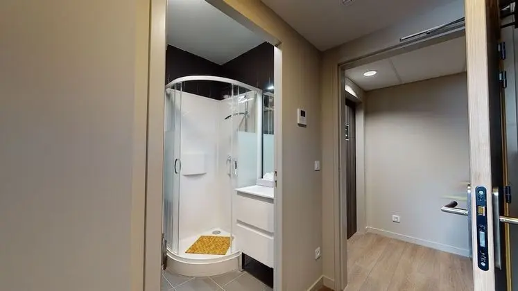 Superior Stüdyo, Banyolu/Duşlu (L'Aiguillon)