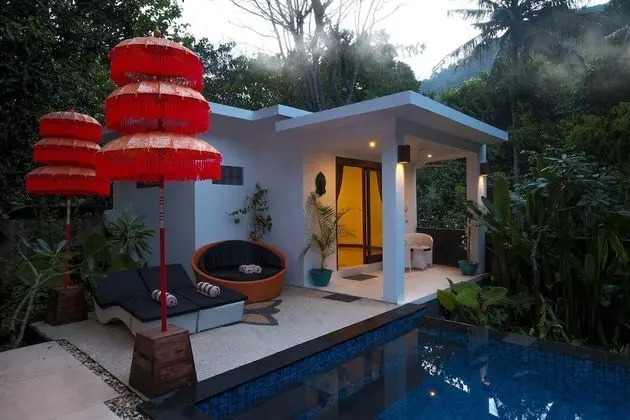 Stüdyo, Havuz Manzaralı (Poolside)