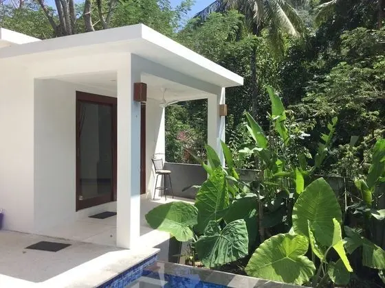 Stüdyo, Havuz Manzaralı (Poolside)