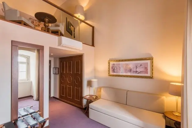 Junior Süit (Mezzanine, 3 Adults)