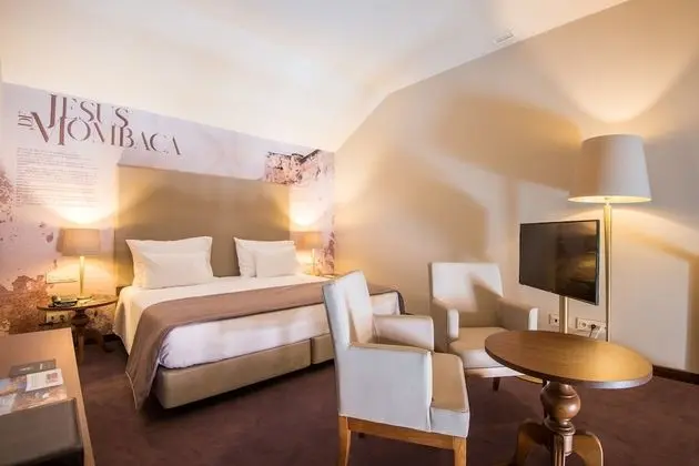 Junior Süit (Mezzanine, 3 Adults)