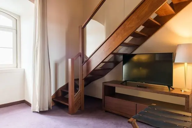 Junior Süit (Mezzanine, 3 Adults)
