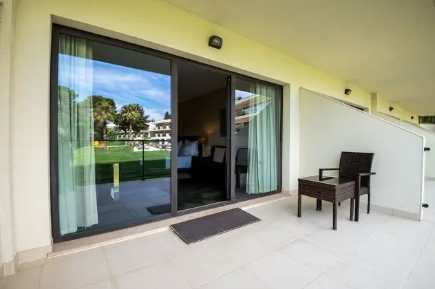 Tek Büyük veya İki Ayrı Yataklı Oda, Balkon
