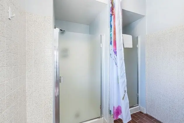 Standard Oda, 2 Büyük (Queen) Boy Yatak, Ortak Banyo