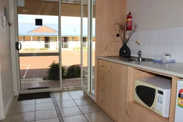 Standard Stüdyo, Sigara İçilmez (Studio Suite)