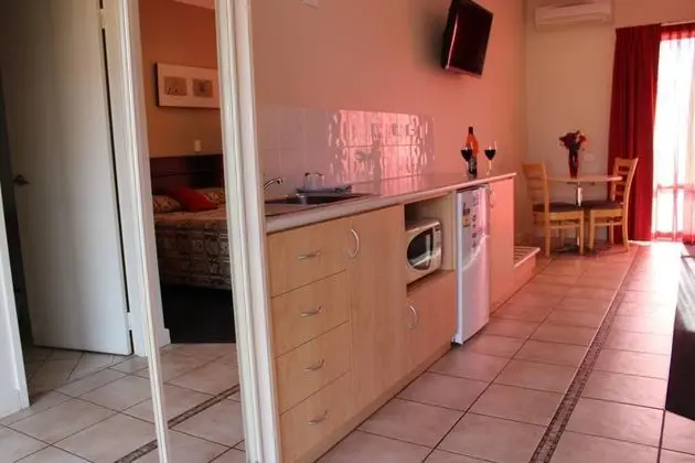 Standard Stüdyo, Sigara İçilmez (Studio Suite)