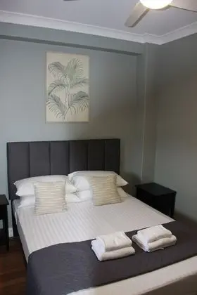 Tek Büyük Yataklı Oda, Ortak Banyo (Shared Balcony)