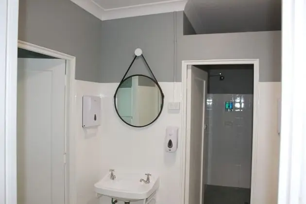 Tek Büyük Yataklı Oda, Ortak Banyo (Shared Balcony)