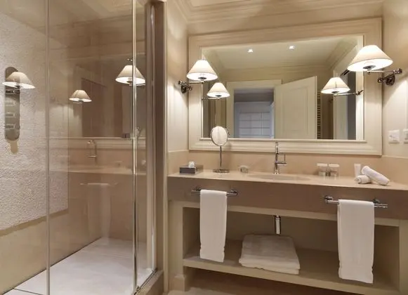 Tek Büyük Yataklı Oda (with Spa access)