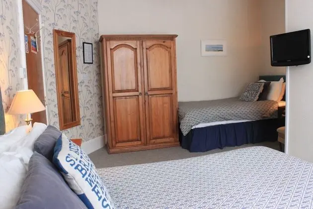 Tek Büyük veya İki Ayrı Yataklı Oda, Banyolu/Duşlu (wood view)