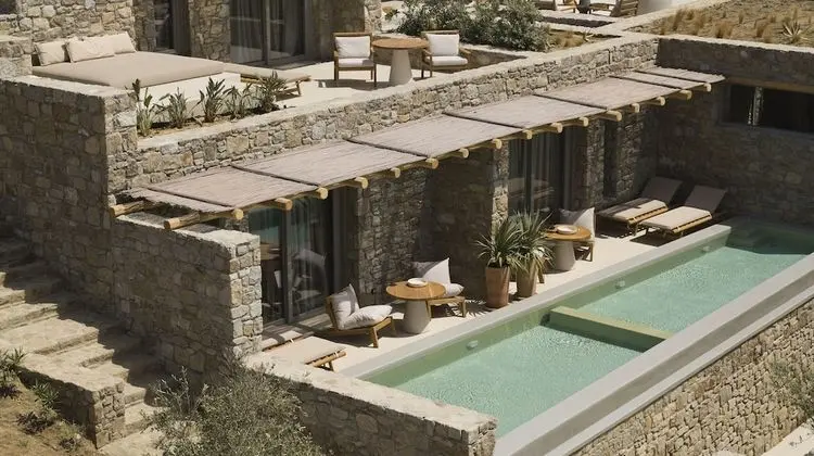 Deluxe Pool Experience Suite Sea View