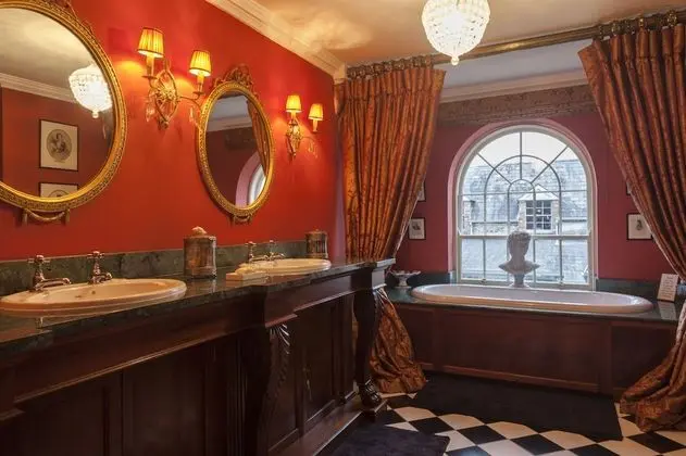 Deluxe Tek Büyük Yataklı Oda, Banyolu/Duşlu (Chinese Bedroom)