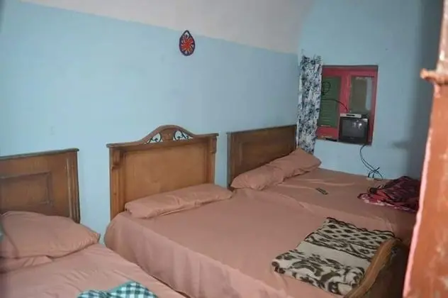 Üç Kişilik Oda, Ortak Banyo