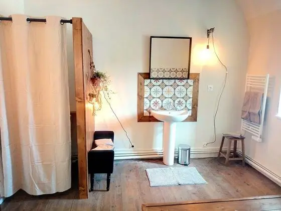 Luxury Tek Büyük Yataklı Oda, Özel Banyo, Avlu Manzaralı (chambre romance)