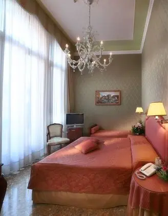 Classic Tek Büyük veya İki Ayrı Yataklı Oda