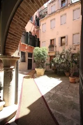 Classic Tek Büyük veya İki Ayrı Yataklı Oda