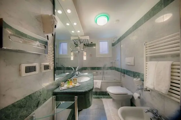 Classic Tek Büyük veya İki Ayrı Yataklı Oda