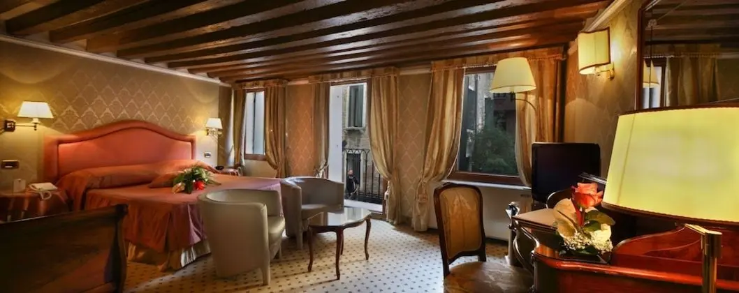 Junior Suite Deluxe Canal View