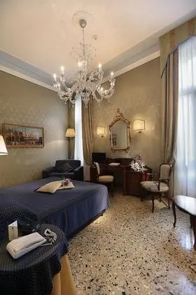 Junior Suite Deluxe Canal View