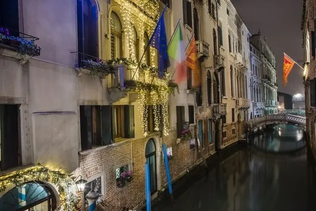 Junior Suite Deluxe Canal View