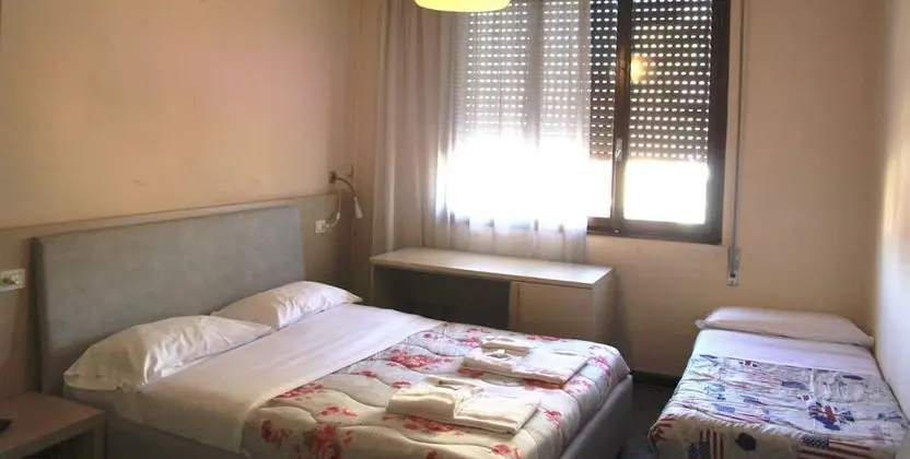 Üç Kişilik Oda