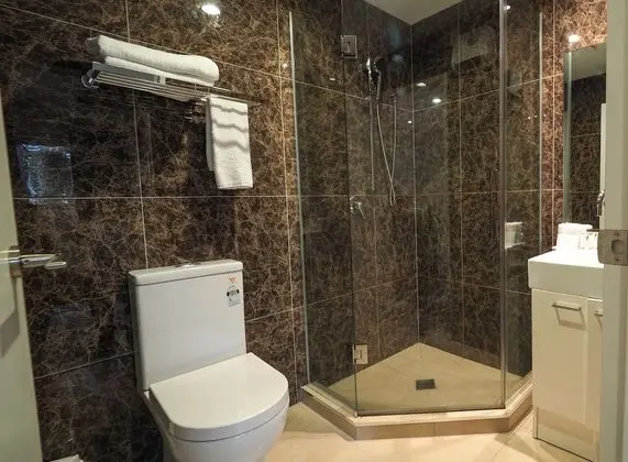 Standard Stüdyo, Penceresiz