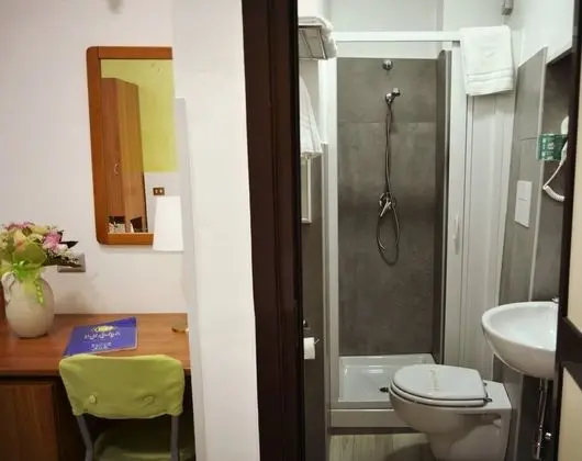 Büyük Yataklı Tek Kişilik Oda