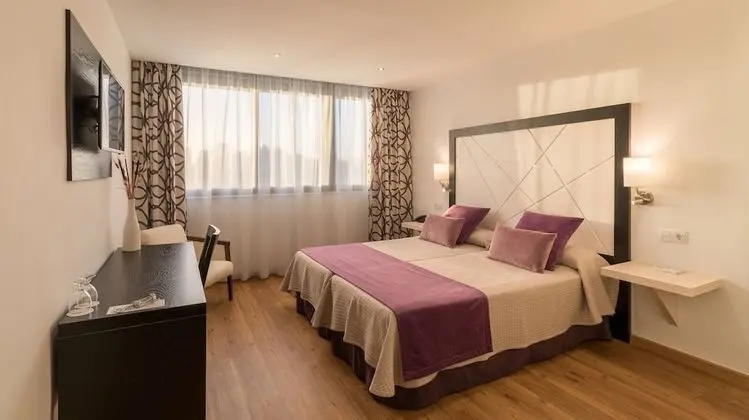 Comfort Tek Büyük veya İki Ayrı Yataklı Oda