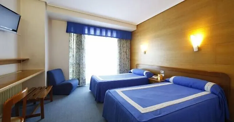 Büyük Yataklı Tek Kişilik Oda