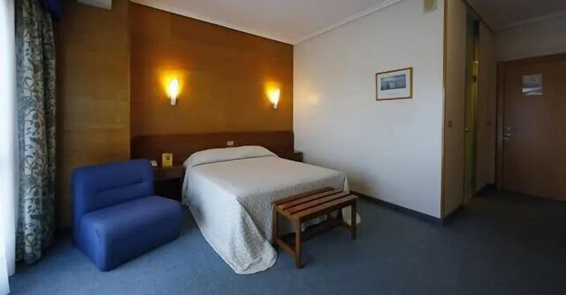 Büyük Yataklı Tek Kişilik Oda