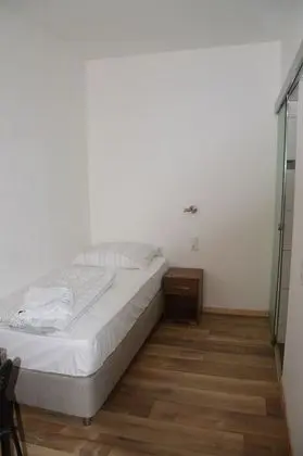 Üç Kişilik Oda