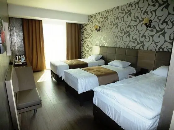 Deluxe Üç Kişilik Oda