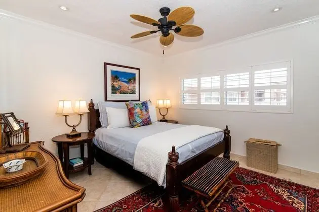 Condo 3 bedroom, Partial Ocean View