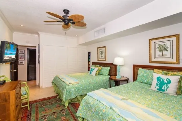 Condo 3 bedroom, Partial Ocean View