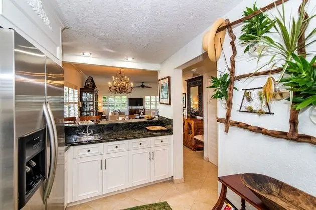 Condo 3 bedroom, Partial Ocean View