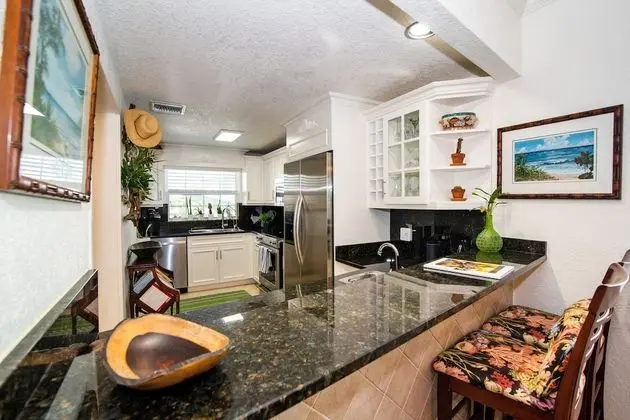Condo 3 bedroom, Partial Ocean View
