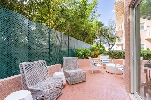 Condo 3 bedroom, Partial Ocean View