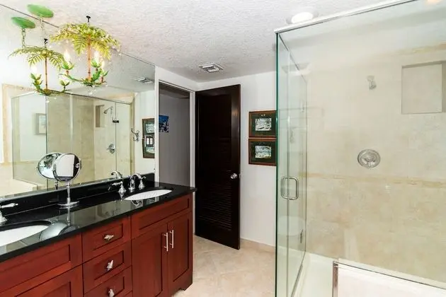 Condo 3 bedroom, Partial Ocean View