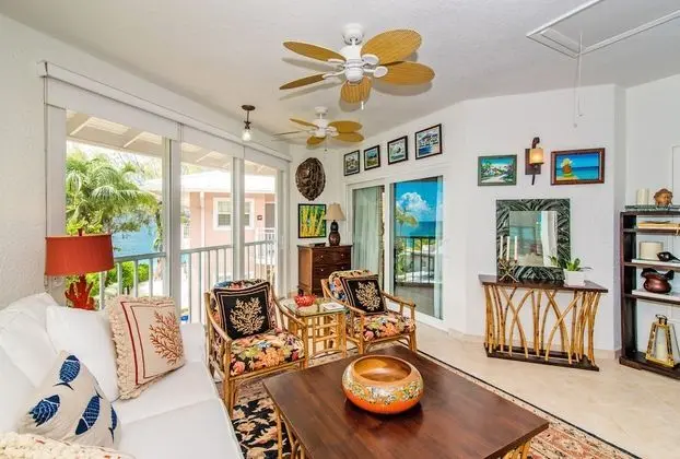 Condo 3 bedroom, Partial Ocean View
