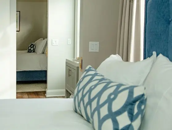 Historic 2-Bedroom Queen Beds Suite