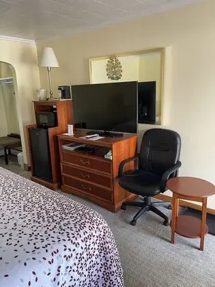 1 King Bed