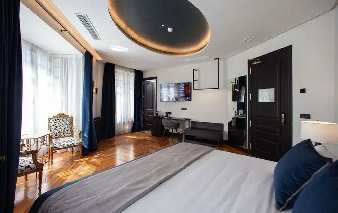 Deluxe Tek Büyük Yataklı Oda