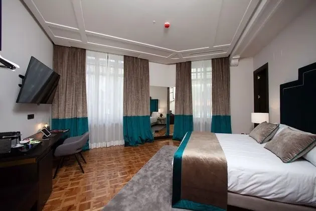 Deluxe Tek Büyük Yataklı Oda