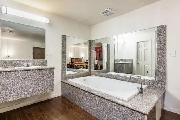 Jacuzzi Room