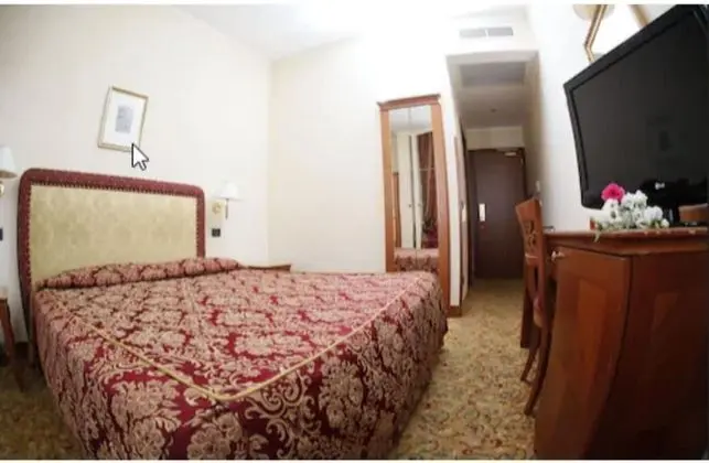 Büyük Yataklı Tek Kişilik Oda