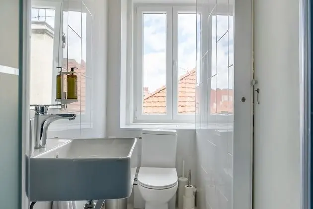 Tek Büyük Yataklı Oda, Ortak Banyo (Lighty)